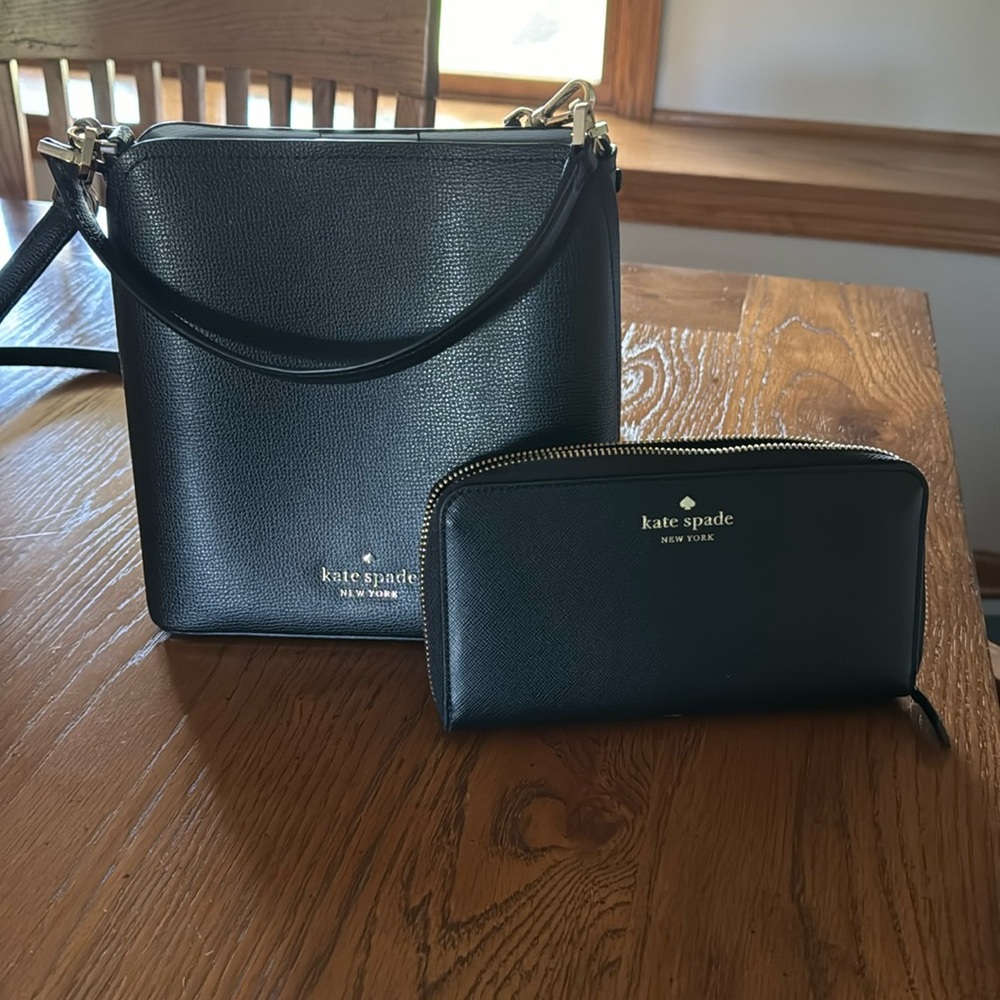 Kate spade cross body and walled